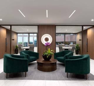 Seem 1 Recessed Lobby Entrance