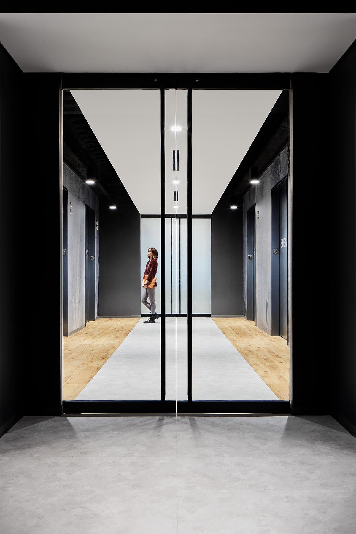 ID+ Downlights Cylinders Elevator Corridor